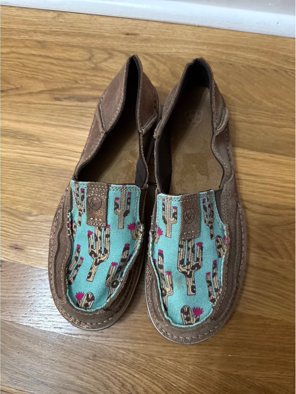 ARIAT WOMEN'S CRUISER LEOPARD CACTUS SLIP-ON SHOES - MOC TOE 8.5
